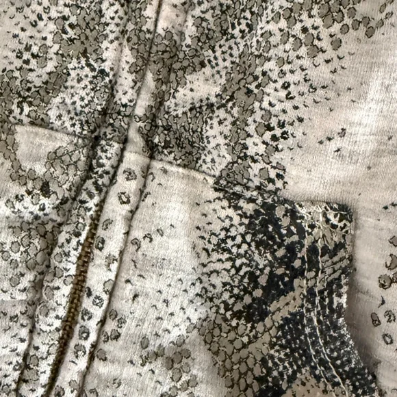 Monrow Mini White and Black Snake Print Graphic Zip Up Hooded Sweatshirt -{6} - Picture 4 of 6